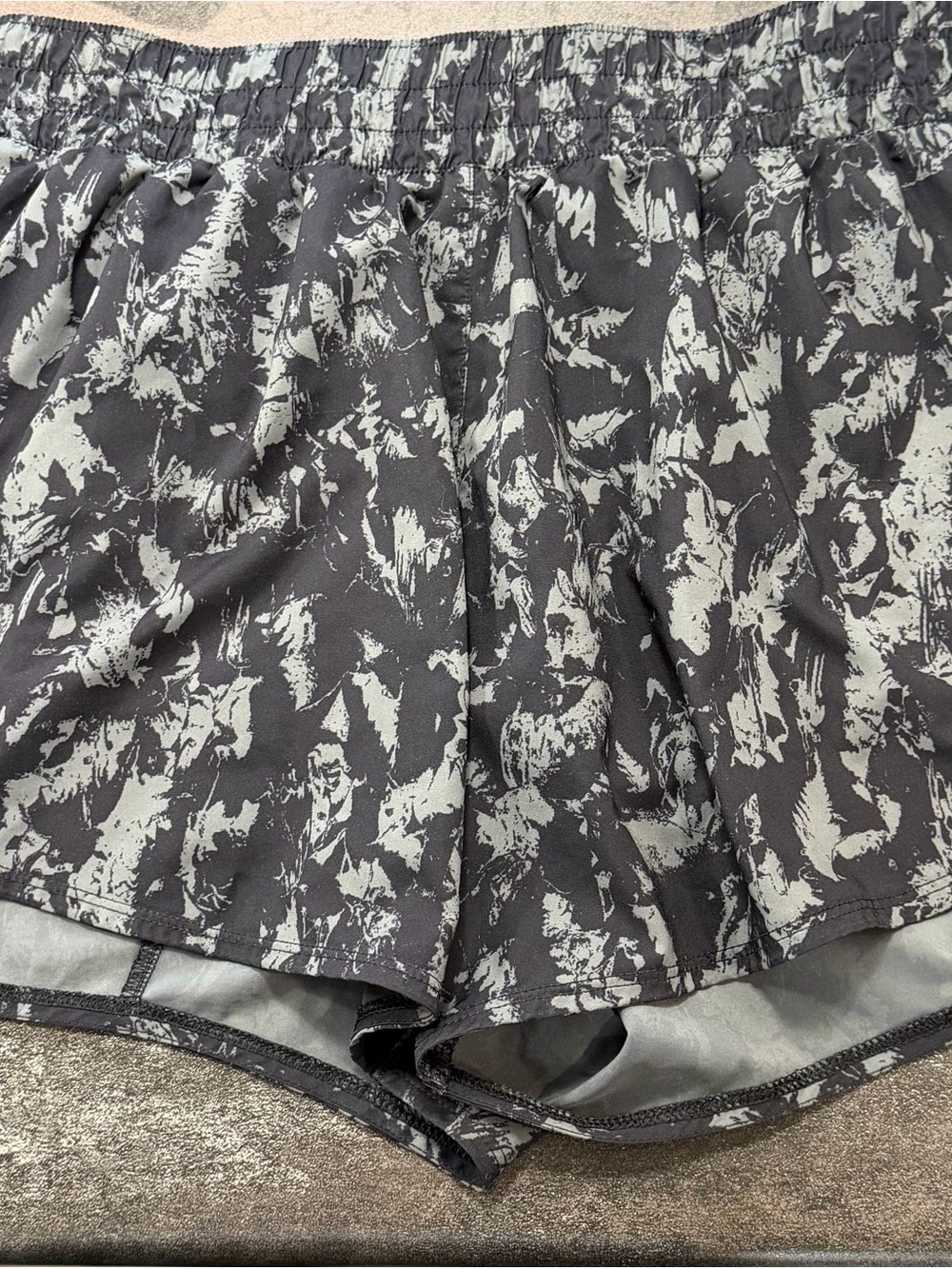 Nike Women's Black & Gray Abstract Print Athletic Shorts